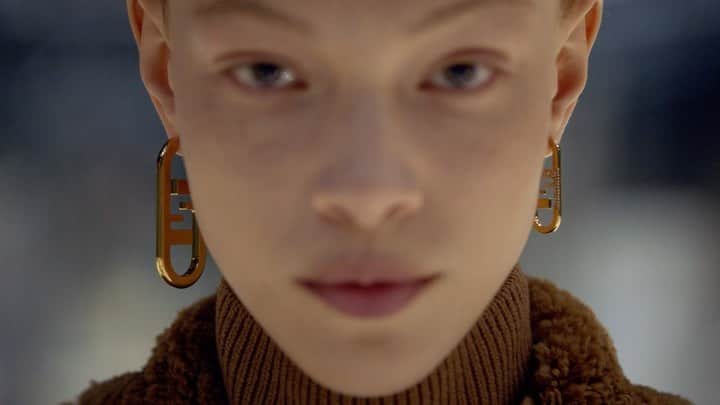 Fendiのインスタグラム：「The countdown to the #FendiFW21 women’s fashion show has begun. Discover the first ready to wear collection by @MrKimJones for #Fendi - follow on Fendi Instagram, Facebook, YouTube and Fendi.com, February 24 at 2:00 pm CET.  Artistic Director of Couture and Womenswear Collections: @MrKimJones Artistic Director of Accessories and Menswear Collections: @SilviaVenturiniFendi Jewellery Creative Director: @delfinadelettrez  Film Direction: @alexdebetak  Design and show production: @bureaubetak Film Production: @bureaufuture Filming: @walterfilms  Music: @michelgaubert  Antiques: @galerie.chenel    Styling: @themelanieward  Hair: @guidopalau Makeup: @peterphilipsmakeup Nails: @beautick_official Casting: @shelleydurkancasting    Model: @tiannastlo   Special thanks to @therealswizzz」