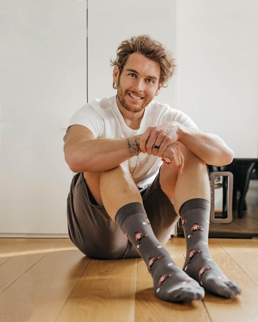 イバイ・ゴメスのインスタグラム：「Nosotros ya tenemos los calcetines solidarios que lanzaron @inigomartinez y @williaaaams11 junto a la @fundacionaladina 🧦. Ya puedes comprar los tuyos en www.calcetinesolidarios.com  • Todos los beneficios van destinados a la lucha contra el cáncer infantil 🙏🏻👏🏼❤️ #CalcetinesSolidarios」