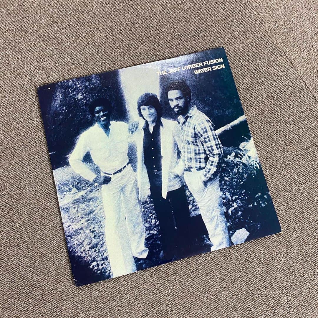 Paloaltoのインスタグラム：「어릴적부터 즐겨듣던 음반들중 최근 한달간 모은 LP  oldies but goodies 라고 하죠..」