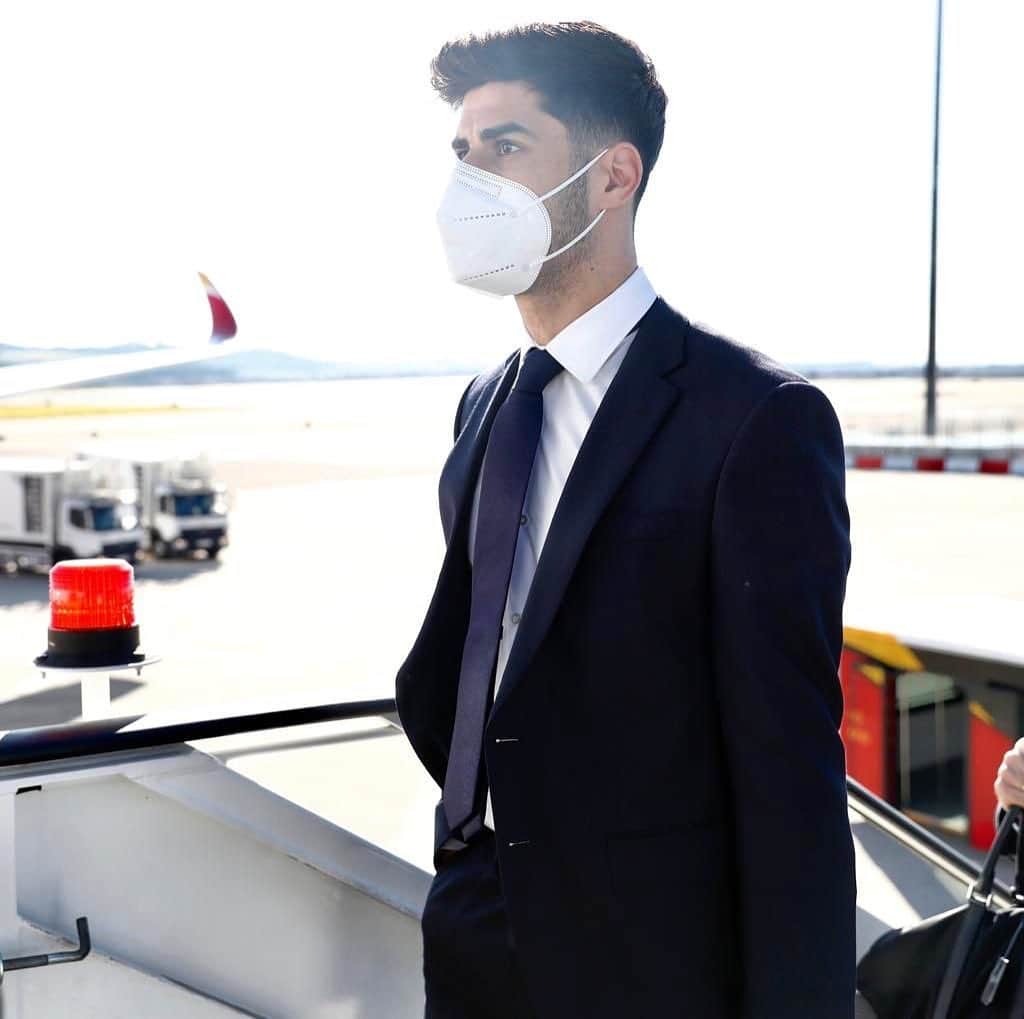 マルコ・アセンシオのインスタグラム：「👔🛬 #MA11」