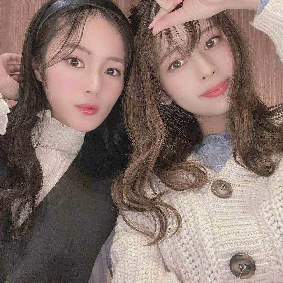 舞城モアサのインスタグラム：「. . 打ち合わせ🫖💘 最後の最後にケーキ出てきて お祝いしてもらった🥺💘 . 素敵な友達😭 ありがとう、だいすき😢💘 . #お仕事頑張ろうね」