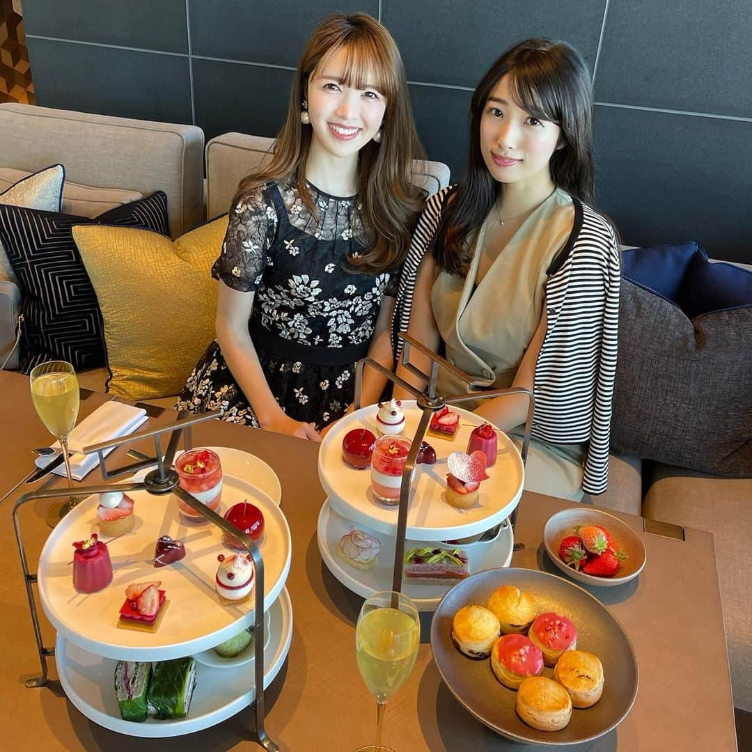 林希乃花さんのインスタグラム写真 - (林希乃花Instagram)「Pretty Woman Afternoon Tea 🫖🍓  #afternoontea #アフタヌーンティー #フォーシーズンズホテル東京大手町 #いちごスイーツ #ママスタグラム #男の子ママ #2歳児ママ #ママ会 #スナイデル #snidel #ママコーデ #デートコーデ #女子会コーデ #女子会ランチ #ワンピースコーデ #韓国ヘア #くすみカラー #オリーブベージュ #ロングヘア #簡単ヘアアレンジ #女子力あげたい #お呼ばれヘア #お呼ばれドレス #あざとかわいい #女子ウケ #美白ケア #甘いもの大好き #甘党女子 #春ファッション #春コーデ」2月23日 22時41分 - nonokagram