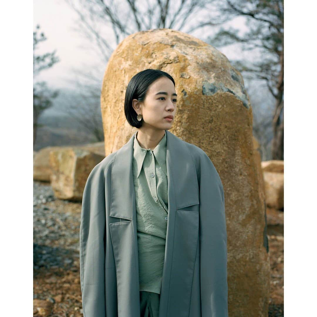 石橋静河さんのインスタグラム写真 - (石橋静河Instagram)「🟠⚪️🟠⚪️ on The Fashion Post wearing Lemaire  Photography by Masahiro Sambe」2月23日 22時45分 - shizuka_isbs