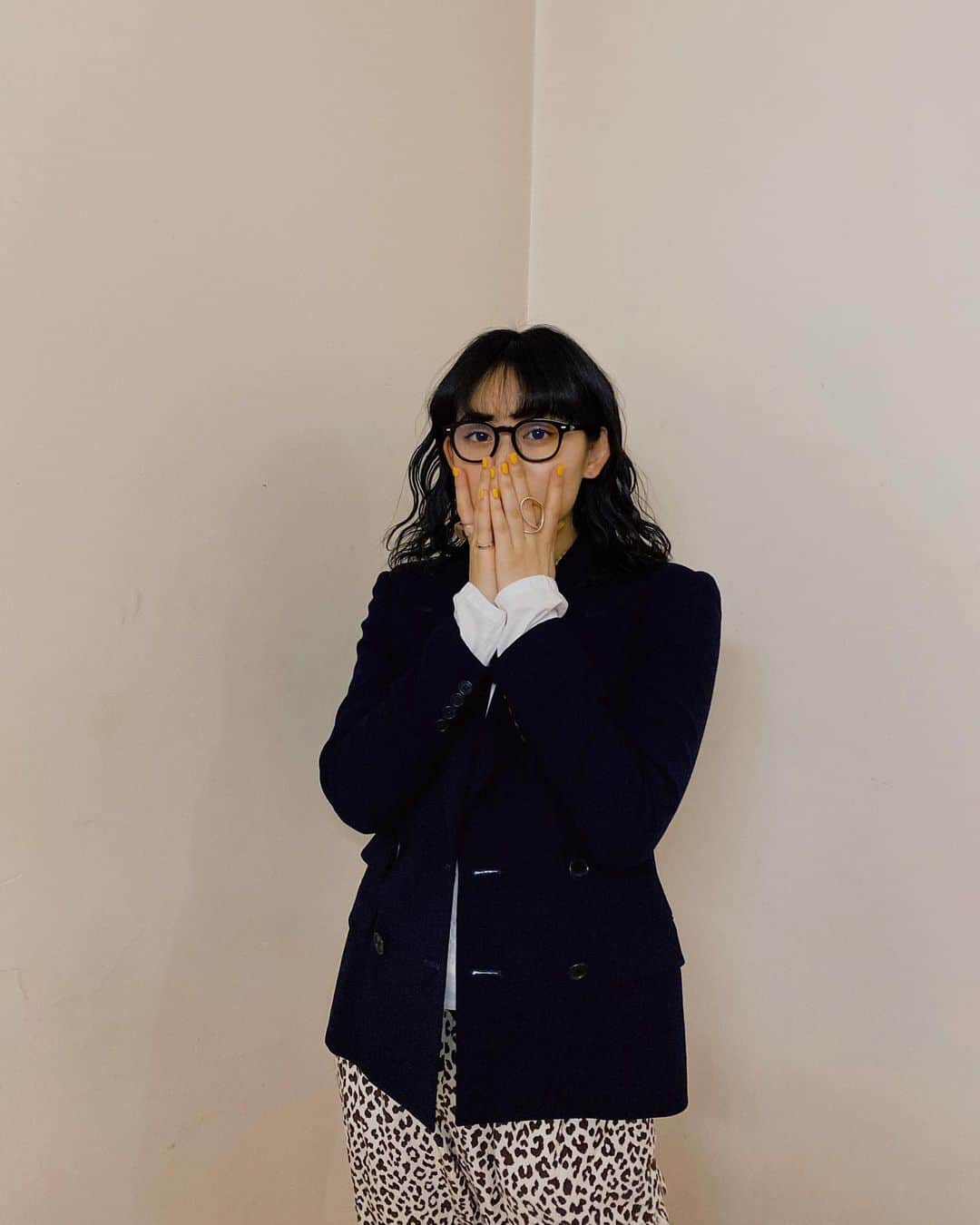 佐々木莉佳子のインスタグラム：「﻿ わたしの指先には鮮やかな黄色🟡﻿ ﻿ #ビタミン﻿ ﻿」