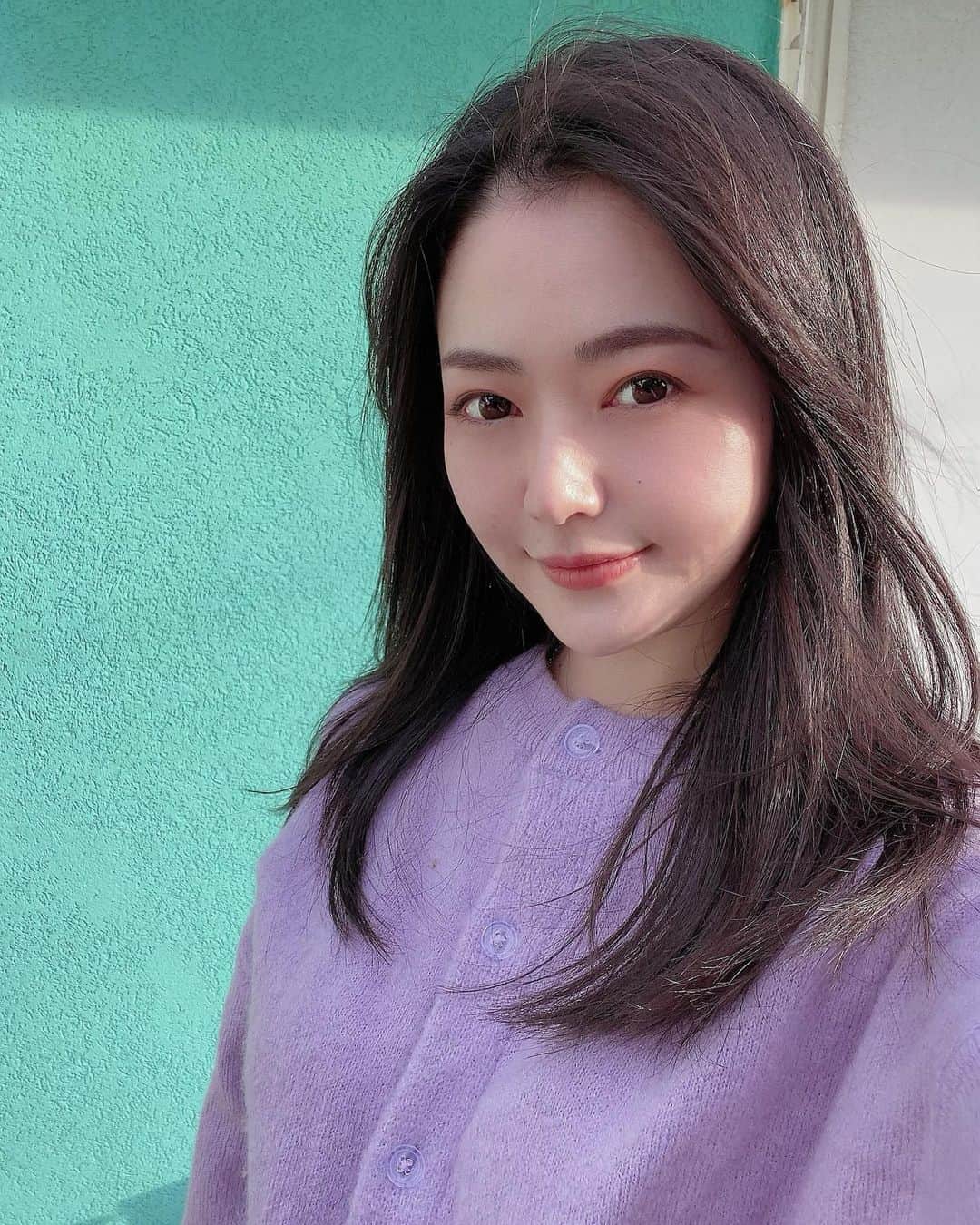 山口愛実のインスタグラム：「ニットの胸んとこアルフォートのチョコついてた」