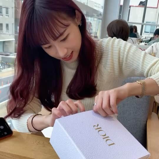 鈴木えりかのインスタグラム：「去年の秋ぐらい🍁 普通にアホ😅❕ お友達にもらったジャドールはお気に入り😼🤍」