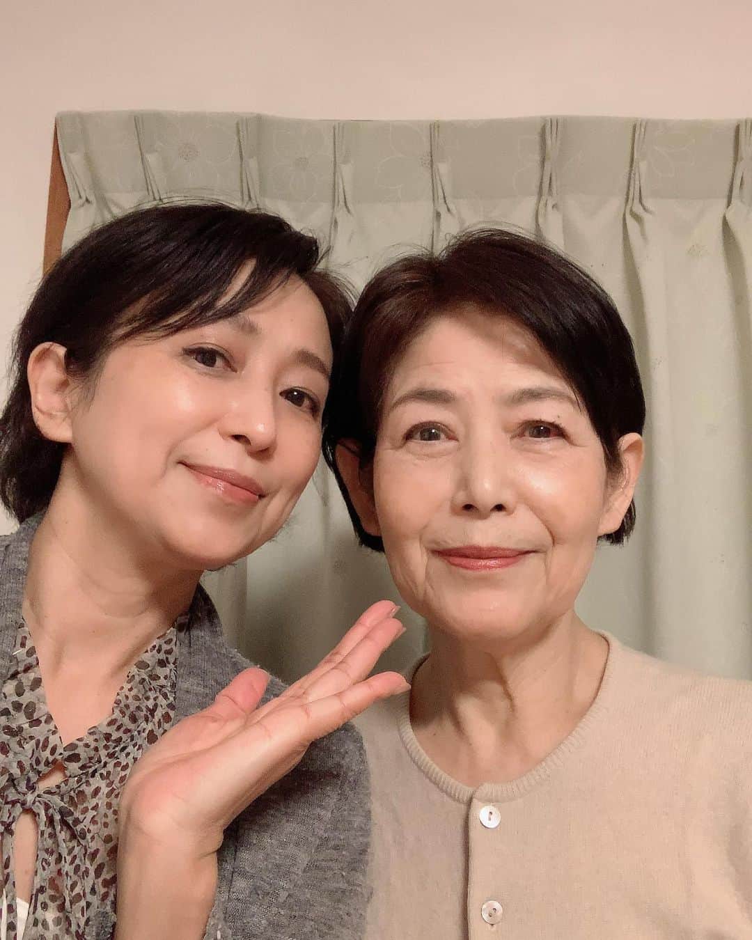 鈴木美香さんのインスタグラム写真 - (鈴木美香Instagram)「. 今日は天皇誕生日ですが 母の誕生日でもあります。 . おめでとう㊗️ . 喜寿です。 77歳。 . この状況なので、みんなでお祝いというわけにはいかなかったけれど . 煉瓦亭で美味しいランチをいただき、 姉兄妹でプチ・プレゼントし、 ゆっくり銀ブラし、 (銀座シックスの屋上に咲いていた河津桜🌸が満開でした)  ケーキを買い… . 充実した1日でした。 . ずっと元気でいて欲しいなぁー！ . #母の誕生日 #久しぶりのお休み」2月23日 23時05分 - mikasuzukimika