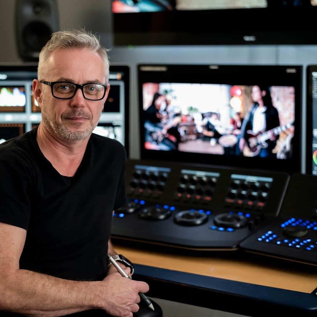 ASUSさんのインスタグラム写真 - (ASUSInstagram)「Darren Mostyn is a renowned colorist with 20 years experience in the broadcast industry. "I can truly rely on #ProArt #PA32UCX for its color performance. I need to see every detail, and every flaw, in the image." - @onlinecreativepost  #PowerUpYourImagination​」2月23日 23時00分 - asus