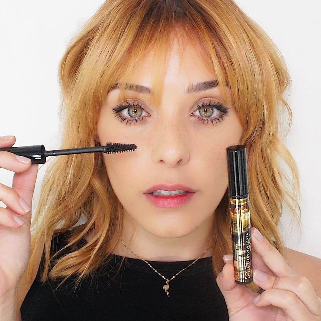 のインスタグラム：「Se você procura uma máscara de cílios poderosa, à prova d'água e com alta pigmentação, ACHOU! Experimente a Up For Everything Lash e tenha volume e ótima curvatura por até 24 horas. ❤️⁣  Não faltam motivos para garantir logo a sua, não é mesmo?  Compre já em maccosmetics.com.br ou em nossas lojas!  #Regram @charlie.mua #ciliosperfeitos #olhospoderosos #makeolhos #makeup」