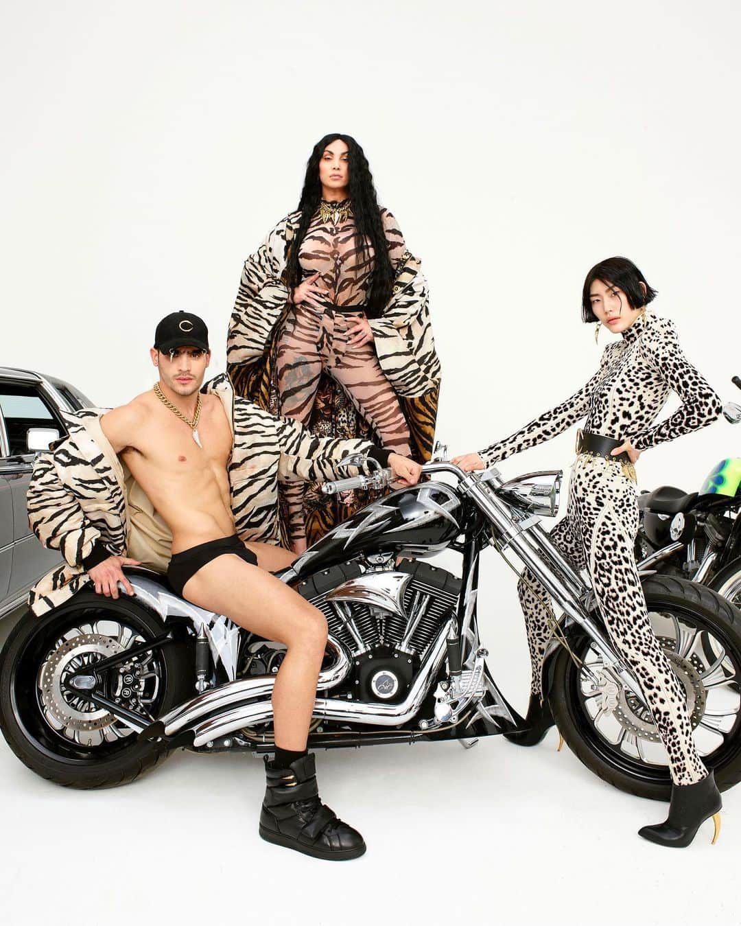 V Magazineさんのインスタグラム写真 - (V MagazineInstagram)「@RobertoCavalli has launched their Fall/Winter ‘21 collection—a rebellious, free-spirited, and print-tacular range marking a new chapter in the Italian fashion house’s creative path. In an exclusive interview with V’s @thekevinponce, the Italian fashion house’s new creative consultant @faustopuglisi talks reimagining the brand through his unique lens, his unexpected muses, and how the new generation is changing the fashion scene with inclusivity and a sense of freedom.  Head to the link in bio to discover the interview + see the debut collection! — Interview: @thekevinponce Photography: @maxvadukul Styling and Art Direction: @faustopuglisi Makeup:@annamarianegri Hair: @pierpaololaihair」2月23日 23時02分 - vmagazine