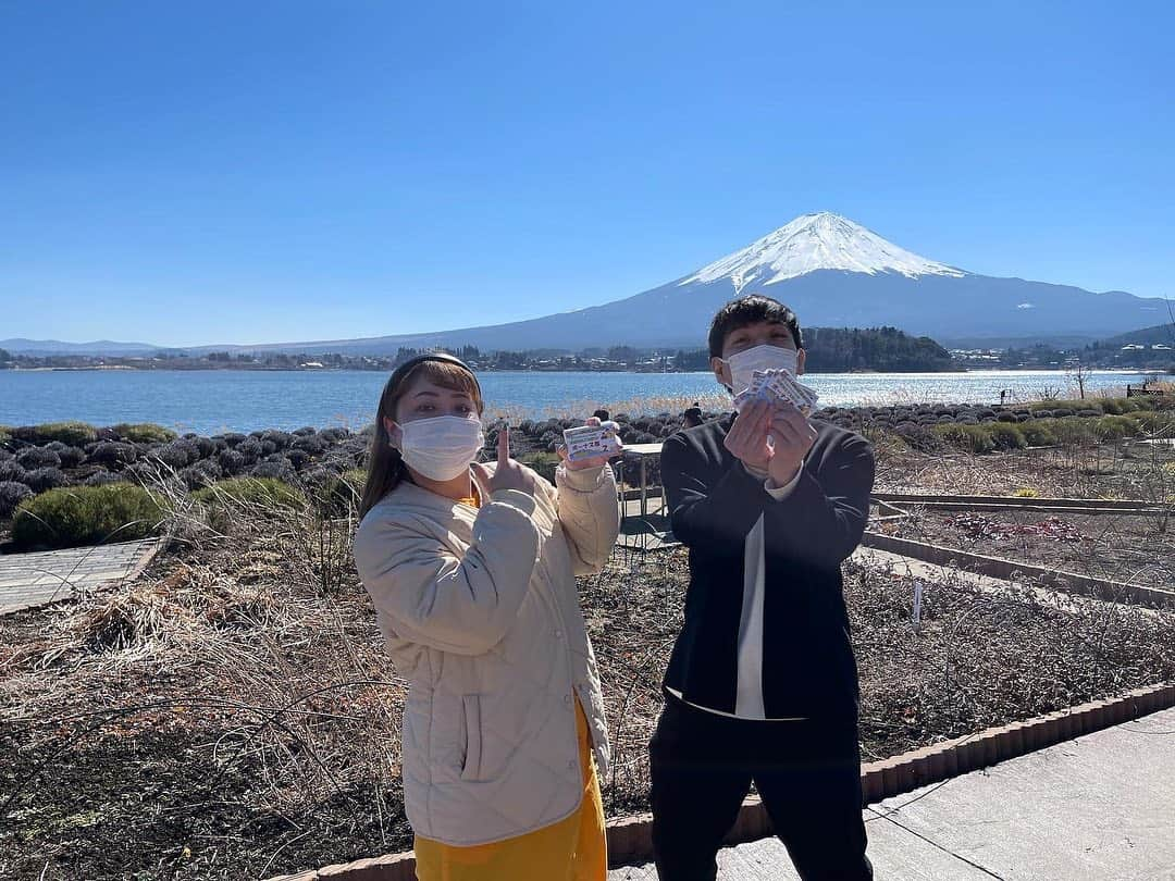 椎木ゆうたさんのインスタグラム写真 - (椎木ゆうたInstagram)「2/23「富士山の日」に富士山のお膝元で お仕事させて頂きました！！！！！！  天候良し！富士山良好！文句なしの 富士山の日でした！！！  多分ご利益ある写真かと思われます。  #世間知らズ #富士山の日#河口湖#音楽と森の美術館 #ご利益」2月23日 23時06分 - shiiki19911005