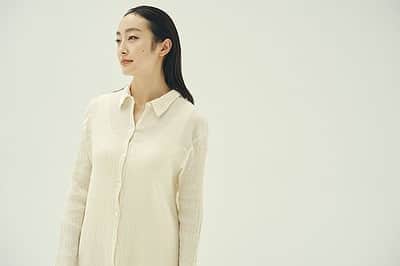 泉見祐希のインスタグラム：「PRISTINE 2021 spring collection  今季もモデルをさせていただきました🌼 環境にも、人にも優しいコットンの素材で作られたお洋服に包まれると、やっぱり、やわらかな気持ちになるんですよね。☺︎ . @pristine_official  ph #横井隼  hm @rietomomori」