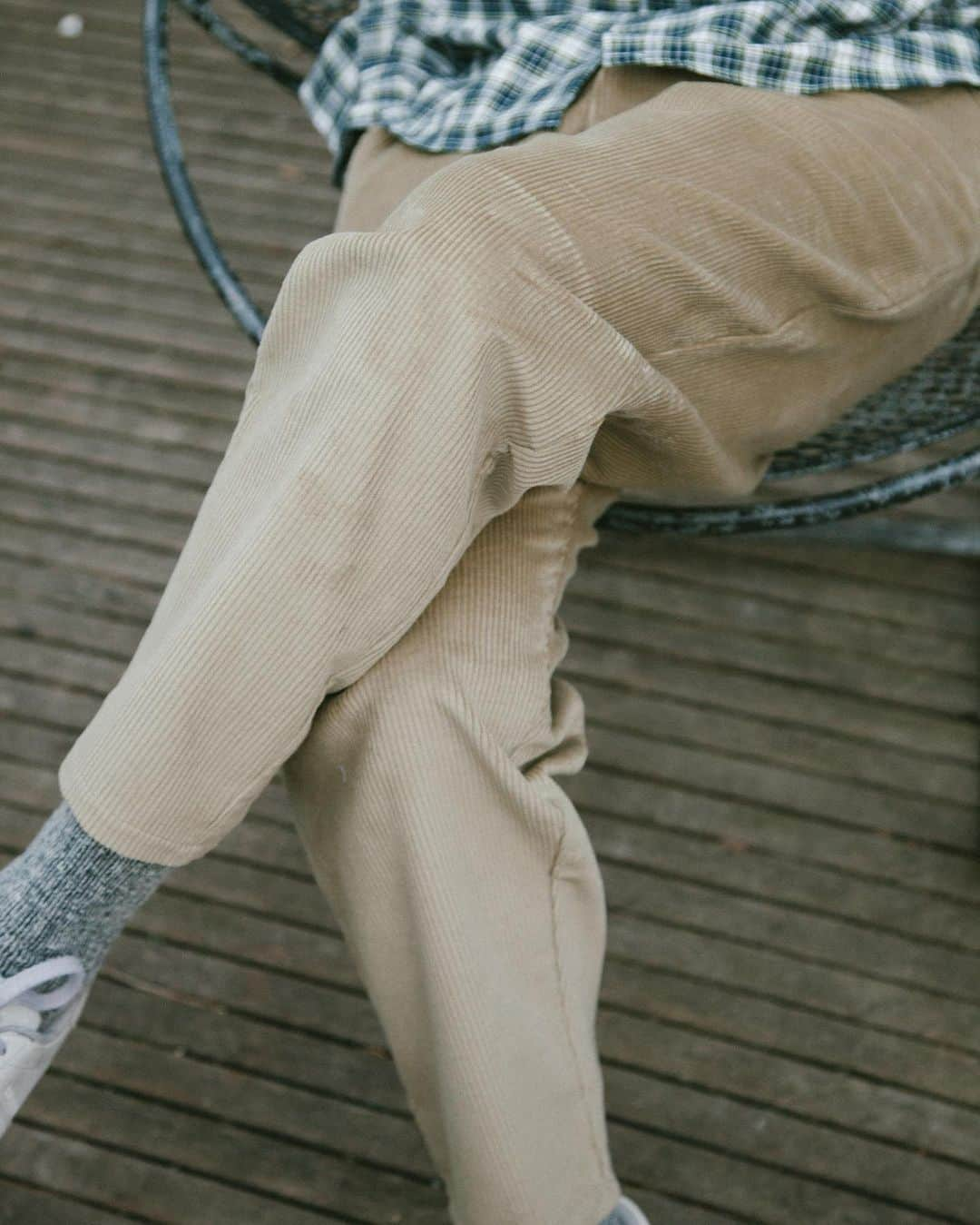 スティーブンアランのインスタグラム：「Corduroy for chilly in-between season days. Steven in the Danver Pants. #stevenalan」