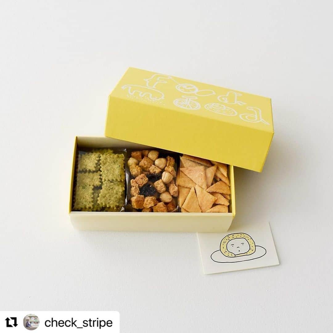 なかしましほ（foodmood）さんのインスタグラム写真 - (なかしましほ（foodmood）Instagram)「#Repost @check_stripe with @make_repost ・・・ ただいま「ONLINE SHOP」でご紹介中の『2021年2月予約販売』では、「フードムード なかしましほさんのクッキーBOX」をご紹介しております。﻿  ごはんのようなおやつの店、「フードムード」（nakashimashiho519 @foodmoodshop）さんが手がける、粉の風味を生かしてじっくり焼き上げたクッキーの詰め合わせBOXです。バターは使わずに、菜種油を使って作っています。  青のりとカシューナッツのクラッカーは、やさしい塩味に香ばしいのりの風味が広がります。お酒のおつまみにも。 キャラメルグラノーラは、ほろ苦いキャラメルソースを生地に混ぜ込んだ、リッチな風味のグラノーラ。 甘酸っぱいドライチェリーとはちみつでコーティングしたヘーゼルナッツをトッピングしています。 このままクッキーのようにお召し上がりいただくのはもちろん、アイスクリームやミルクと合わせても。 チーズクッキーは、たっぷりのエダムチーズを加えた甘じょっぱいクッキー。さくさくの食感が後を引きます。   セット内容 ・青のりとカシューナッツのクラッカー 75g×1袋 ・キャラメルグラノーラ 90g×1袋 ・チーズクッキー 75g×1袋  ご注意 お一人さま、1セット限りです。  ぜひONLINE SHOPをご覧くださいませ。﻿ (プロフィールのURLからご覧いただけます)﻿  ☆ご注文受付期間：2021年2月18日～3月3日正午 （発送開始予定：3月下旬開始） 5,000円(税抜き)以上お買い上げの場合、全国一律送料無料です。  ☆ご予約特典﻿ 今回の2月予約販売の商品をご注文いただいたお客さま全員に、C&Sオリジナルマスキングテープ(非売品)をお付けします。CHECK&STRIPEオリジナルのプリント生地の柄で作ったマスキングテープです。 ※15mm幅、7m巻です。※画像はイメージです。※柄はおまかせください。お選びいただけません。※恐れ入りますが、お一人さま1つとなります。  ☆ポイント ONLINE SHOPの「予約販売」の布とリバティプリントをご注文くださったお客さまに、商品代金(税抜)の3%のポイントを付与させていただきます。 ※「予約販売」の布と、リバティプリントの布が対象です。 ※セットもの、キット、アップリケ、副資材、パターン、ミシン糸、雑貨、食品、本は対象外となります。 ※お買い物前に会員登録されている場合のみ対象となります。  この機会に是非お求めください。﻿ みなさまのご注文スタッフ一同お待ちしております。﻿  #checkandstripe  #フードムード #foodmood #なかしましほ  #リバティプリント﻿ #libertyprint #ドットミニヨン #星の綿麻 #コットンリネンレジェール﻿ #天使のリネン #やさしいリネン」2月24日 8時55分 - foodmoodshop