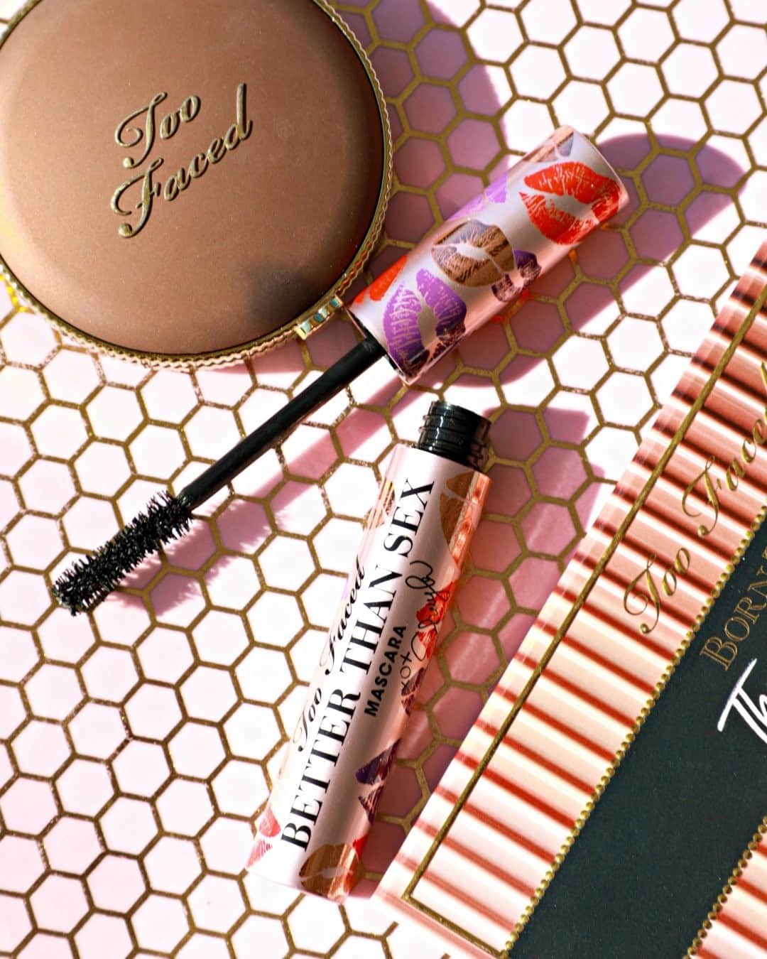 Too Facedのインスタグラム：「Is it getting hot in here - or is it just our new Better Than Sex Limited Edition packaging designed by our social BFF @makeupshayla 🔥 It has been dressed up in sexy lips that made her famous! #betterthansex #toofaced」