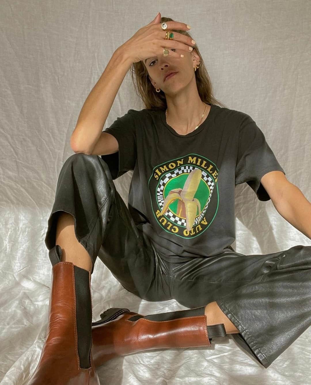 アドリアーノゴールドシュミットのインスタグラム：「Just hanging at home, HBU? @chasingkendall wears the Leatherette Tomas // Link in bio to shop this style」