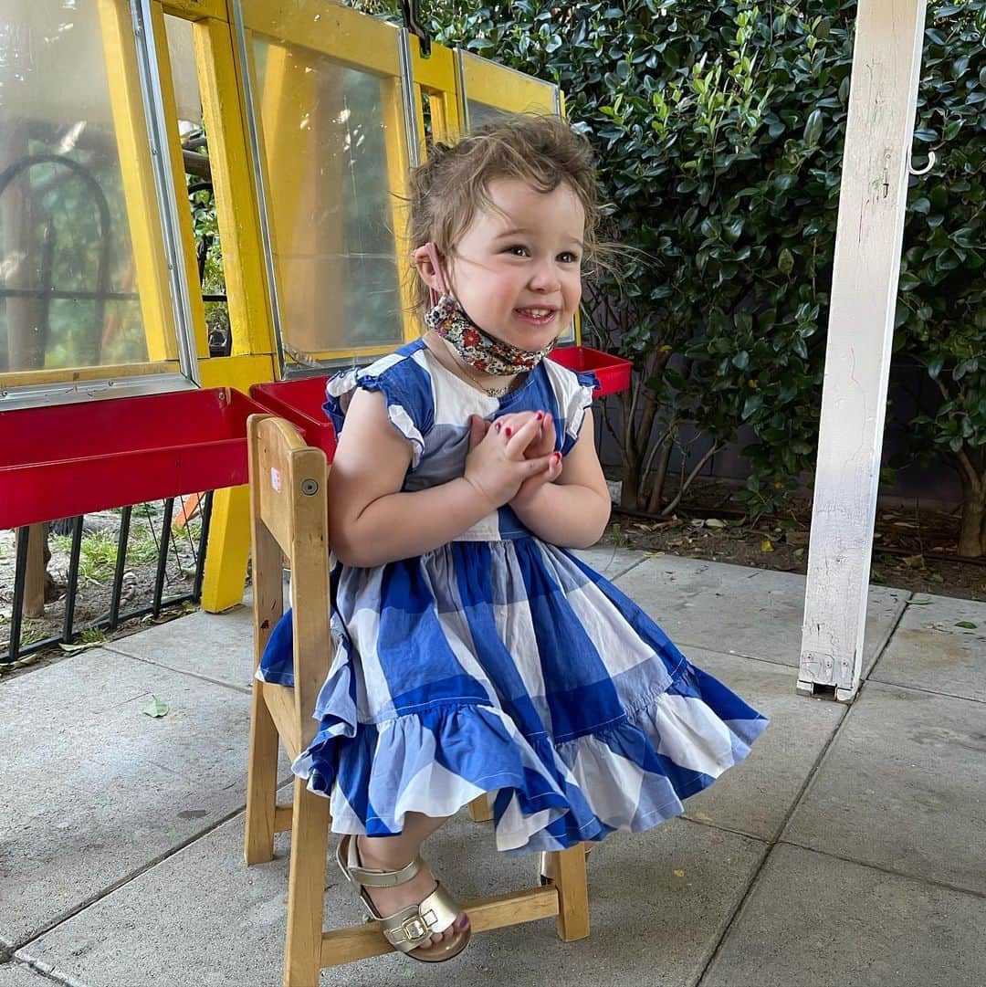 ヒラリー・ダフのインスタグラム：「Pre-school excitement 🥳」