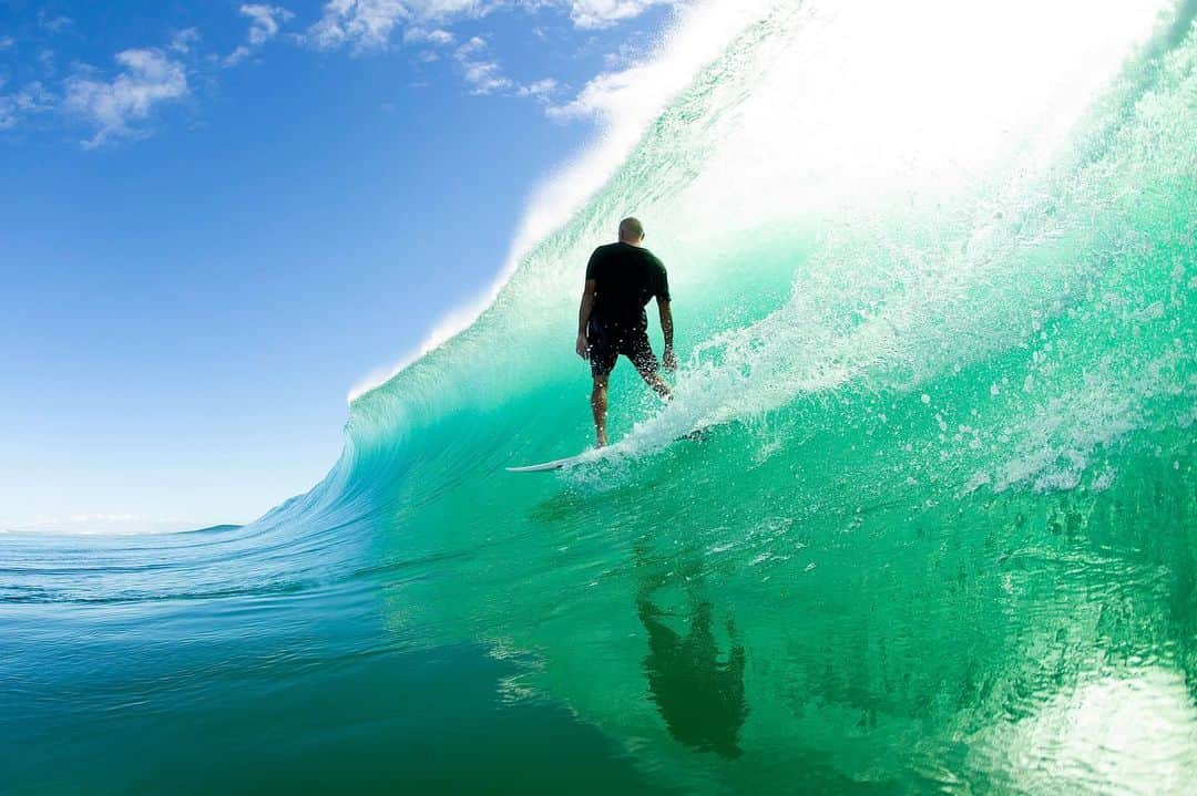 surflineさんのインスタグラム写真 - (surflineInstagram)「There’s a dream day out there somewhere. A day when all of Australia’s surfable coastline cranks as one. Imagine how fried everyone would be! Imagine how many barrels would be ridden, how many broken boards would be sworn at, how many dings would have to be fixed. Imagine the half-empty classrooms and the hit to national Gross Domestic Product. Imagine the overall stoke. This past weekend wasn’t quite the dream. But wow, she came pretty close. While a big slab of south-west groundswell poured on to WA’s reefs. a less sizey yet profoundly welcome series of long and short range east swells ranged up and down the Queensland and NSW coasts, softly machine-gunning everywhere from Noosa to Bermagui. Hit the link in bio for the full #SwellStory.」2月24日 9時14分 - surfline