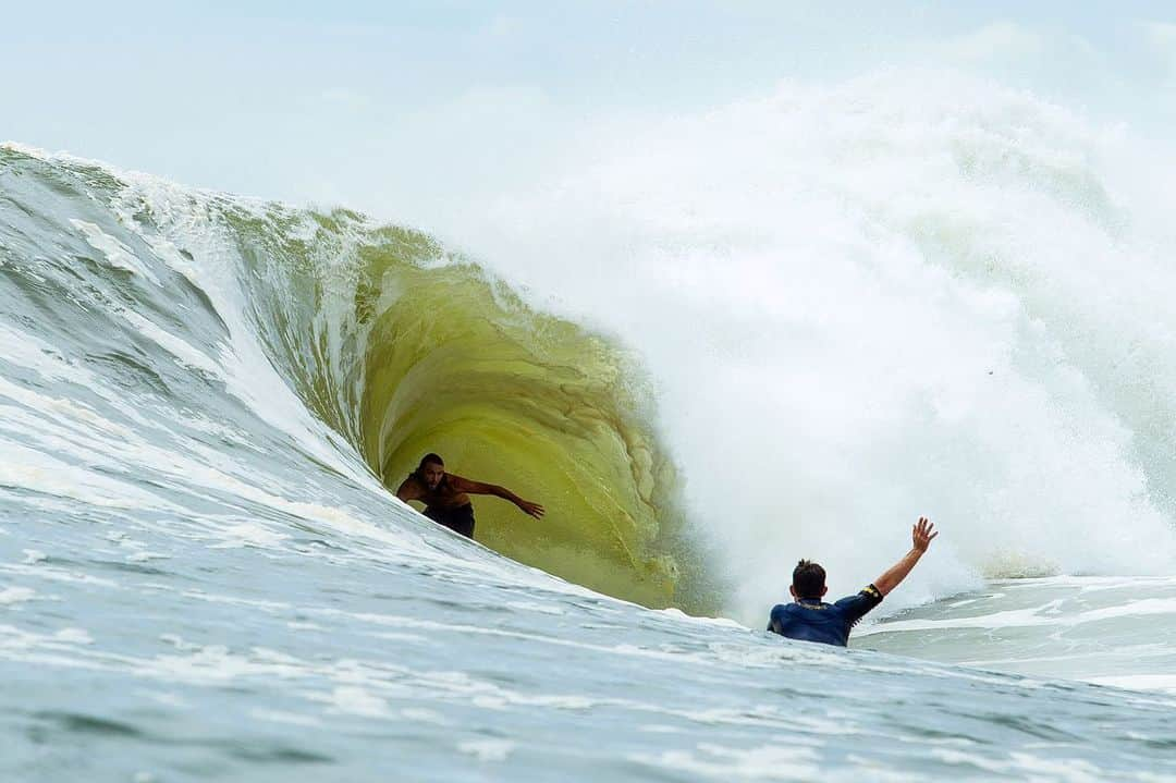 surflineさんのインスタグラム写真 - (surflineInstagram)「There’s a dream day out there somewhere. A day when all of Australia’s surfable coastline cranks as one. Imagine how fried everyone would be! Imagine how many barrels would be ridden, how many broken boards would be sworn at, how many dings would have to be fixed. Imagine the half-empty classrooms and the hit to national Gross Domestic Product. Imagine the overall stoke. This past weekend wasn’t quite the dream. But wow, she came pretty close. While a big slab of south-west groundswell poured on to WA’s reefs. a less sizey yet profoundly welcome series of long and short range east swells ranged up and down the Queensland and NSW coasts, softly machine-gunning everywhere from Noosa to Bermagui. Hit the link in bio for the full #SwellStory.」2月24日 9時14分 - surfline