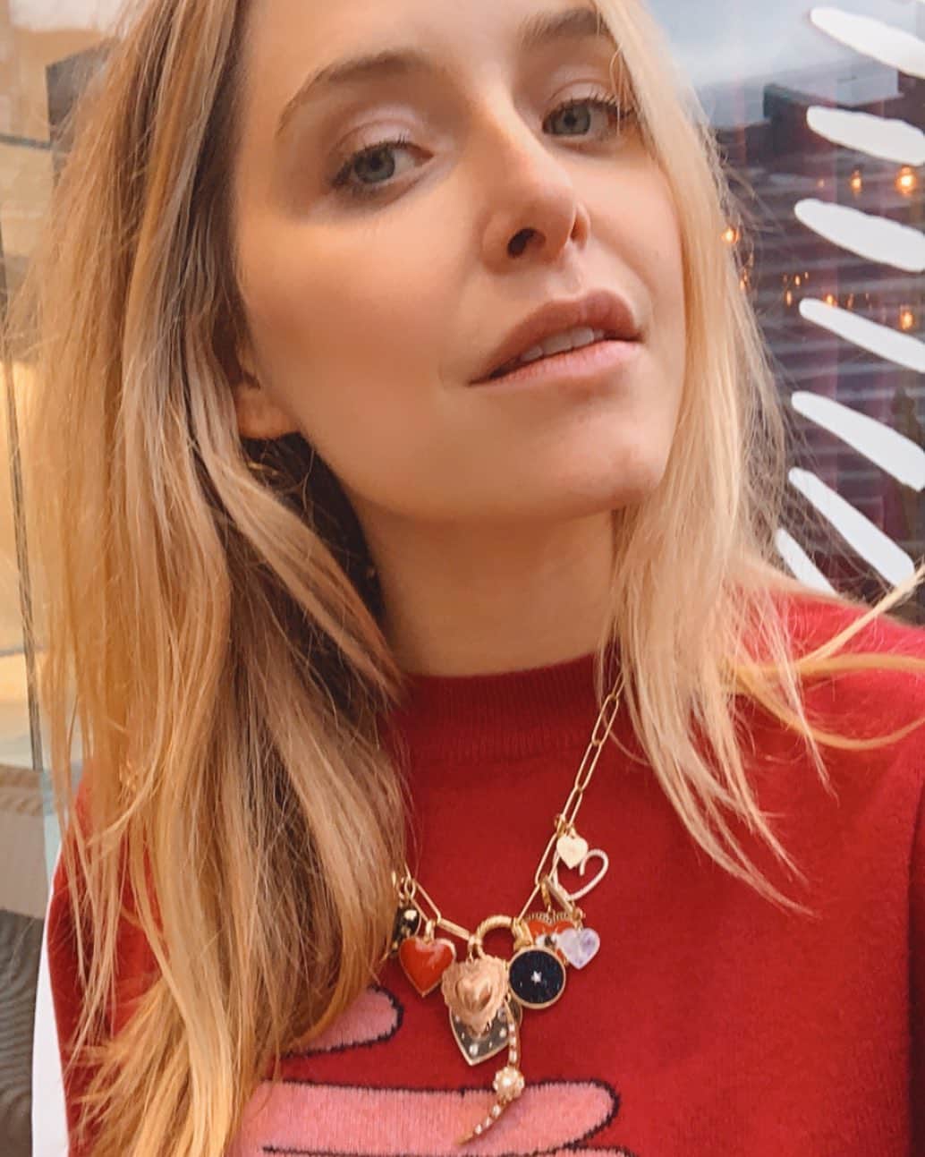 ジェニー・モレンのインスタグラム：「So excited to be an ambassador for @musexmuse #Haveaheart initiative. Still working on putting  the ultimate charm necklace together  but each of the  charms used will be avail for purchase with 10% of their sale price going to @mollenfoundation ❤️🌵❤️🌵」