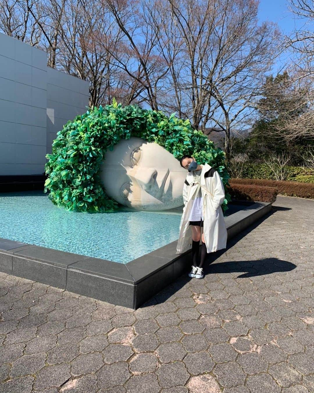 山岡美穂さんのインスタグラム写真 - (山岡美穂Instagram)「早く春よこーい🌸🌷  tops @gu_global  skirt @forever21  coat @jeanasis_official  sneaker @converse_jp   #彫刻の森美術館  #ピカソ館」2月24日 9時27分 - miho_yamaoka