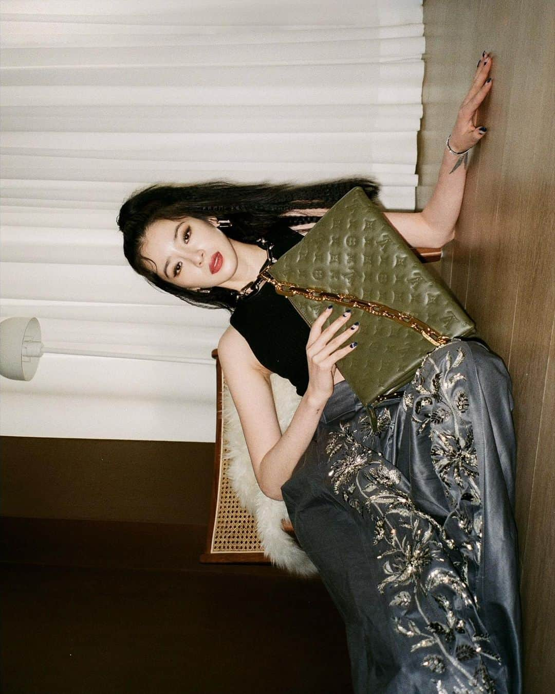 アイリーン・キムさんのインスタグラム写真 - (アイリーン・キムInstagram)「LV is a mood @louisvuitton 🥵⛓ #LVCoussin #광고」2月24日 9時38分 - ireneisgood