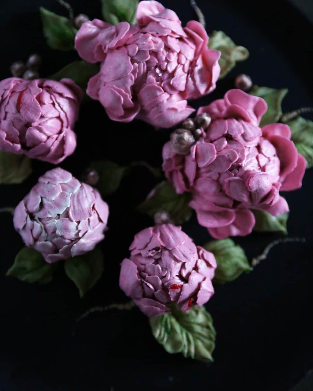 청담 수케이크 (atelier soo)のインスタグラム：「ㅡ Soocake peony collection ⚜️ Buttercream flower  ㅡ #flower #cake #flowercake #partycake #birthday #bouquet #buttercream #baking #wilton #weddingcake #peony ㅡ www.soocake.com」