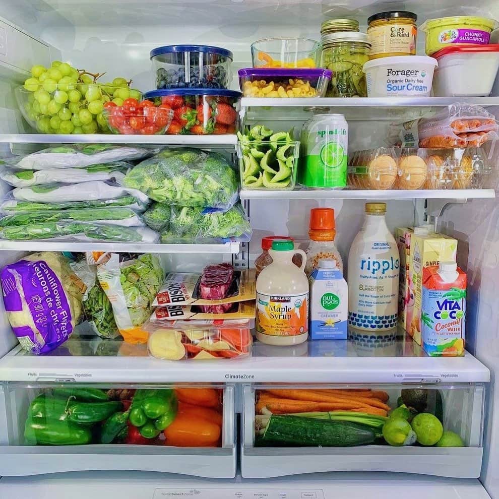 Vita Coco Coconut Waterのインスタグラム：「Whenever people tag us in pictures like this, it makes us wonder: do people organize their fridge to take a picture or do they just have really organized fridges? And if it's the latter, how.」