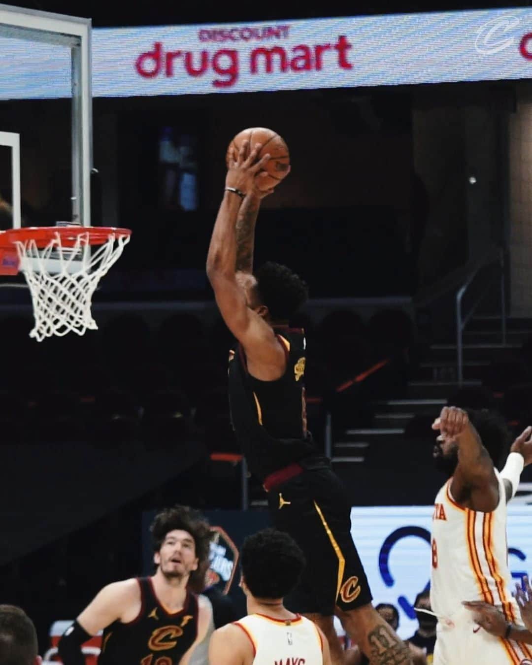 キャブスのインスタグラム：「ALL THE DUNKS. ALL THE THREES.」