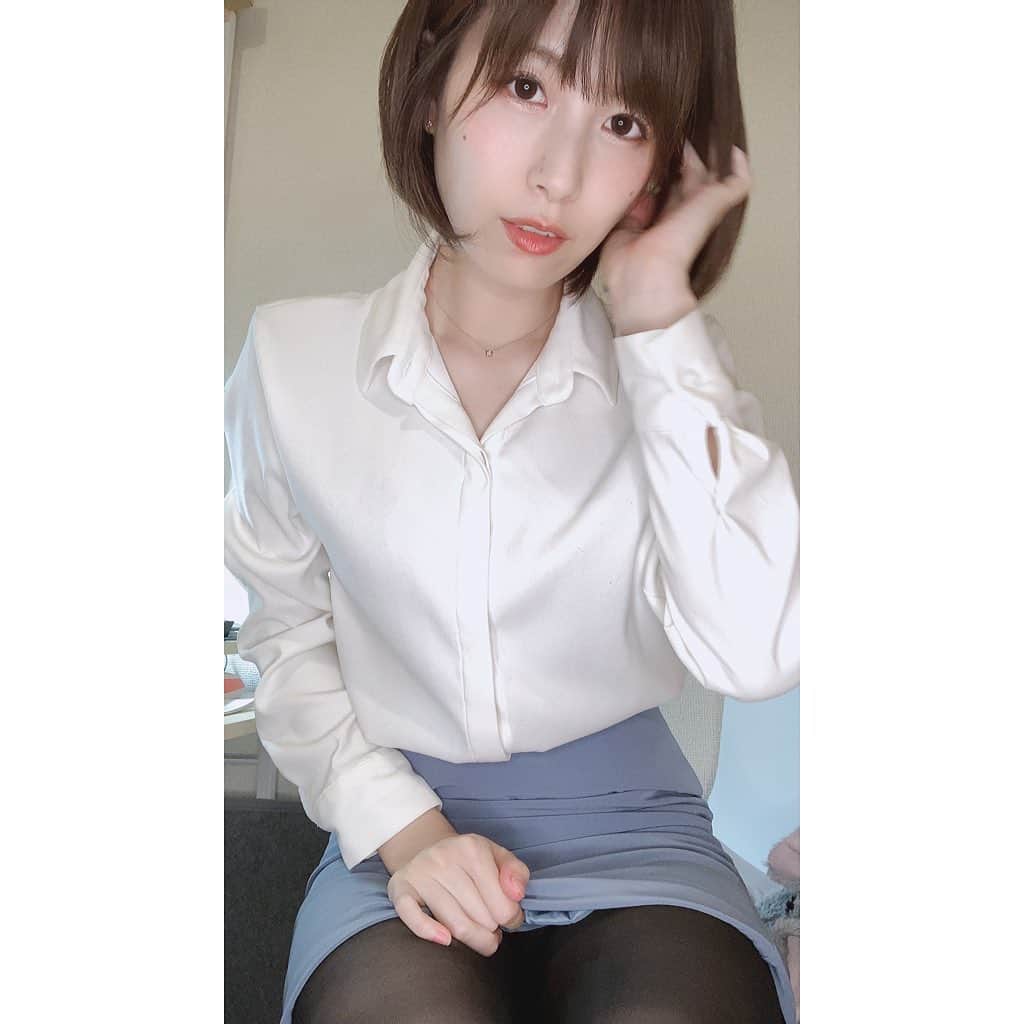 のインスタグラム：「こういうお姉さんにだまされたらだめよ？🥺  #グラドル #ポートレート #フリーモデル #グラビア #フリーランス #ポートレートモデル #被写体 #撮影会 #写真好きな人と繋がりたい #カメラ好きな人と繋がりたい #くびれ #美脚 #撮影依頼 #仕事依頼 #ミリドル #portrait #shotting #japanesegirl #cute #kawaii #followme #お尻 #黒ストッキング #pantyhose #nylons #ストッキング #黒タイツ #stockings」