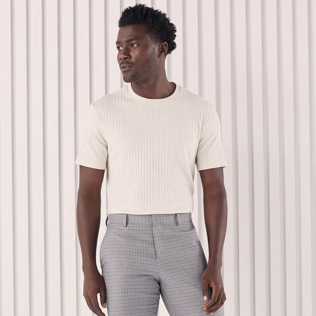 ペリーエリスのインスタグラム：「The new wardrobe staple? The Rib Crew Neck Tee - perfect for layering to keep you in style from season to season. #LifeReadySince1976」