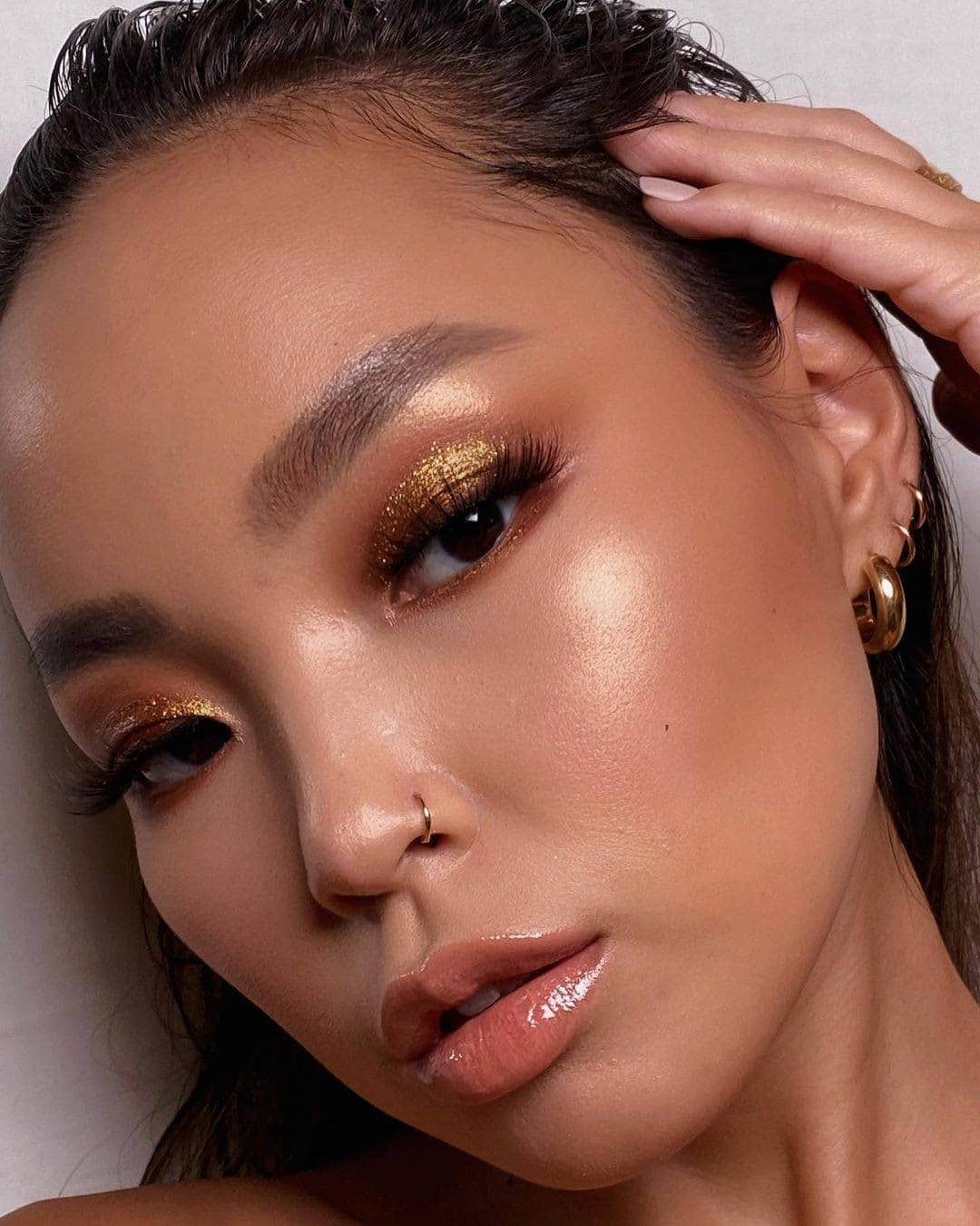 NYX Cosmeticsさんのインスタグラム写真 - (NYX CosmeticsInstagram)「Yes brows!! 👏🔥 @inngenue frames this bronzed glam with full, laminated brows 😍 She gets the look using our new Brow Glue ✨ Available online at nyxcosmetics.com 💕 • #nyxcosmetics #nyxprofessionalmakeup #crueltyfreebeauty #veganformula」2月24日 9時59分 - nyxcosmetics