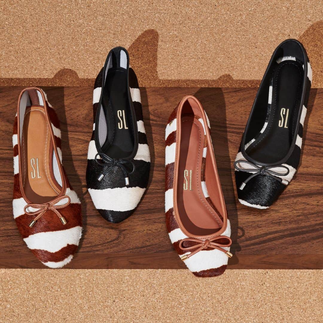 Santa Lollaのインスタグラム：「A zebra é o nosso highlight desta temporada! 🖤🦓 Em versão maximizada, ela aparece em duas cores e renova as ballet flats que já são clássicas. Você vai de bico arredondado ou bico quadrado? [ R$199,90 cada ] #santalollainv21 #fashionprints #balletflats」