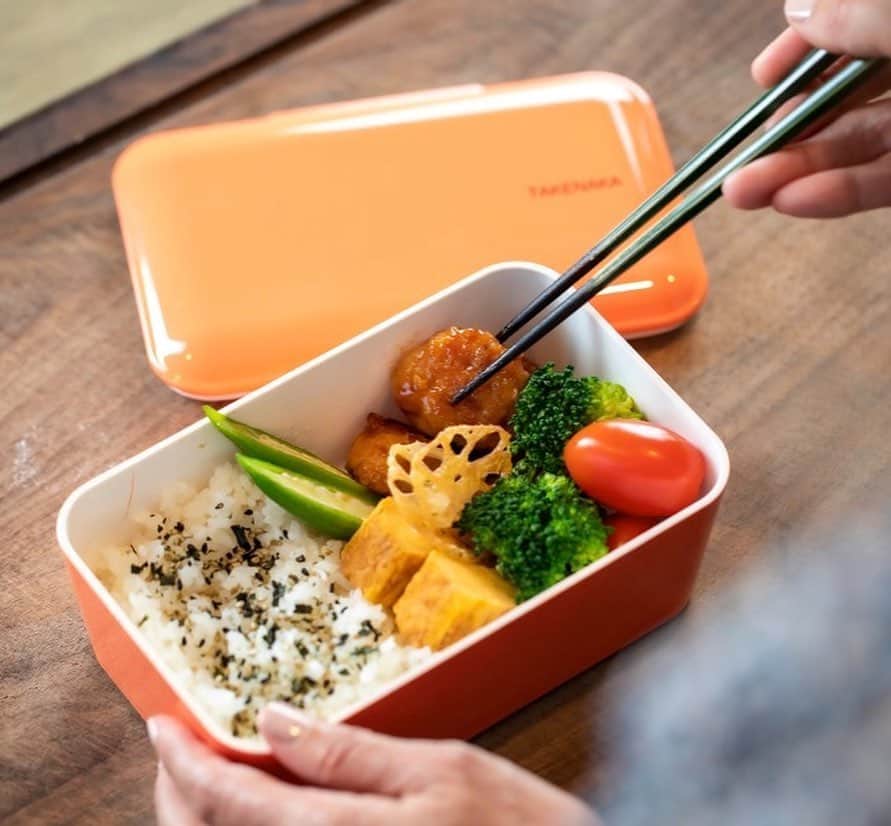 TAKENAKA BENTO BOXさんのインスタグラム写真 - (TAKENAKA BENTO BOXInstagram)「New entry in our Bento Book!📘🌟⁠ ⁠ "The importance of a bento for me would be: balancing nutrition and providing happiness." - Azusa⁠ ⁠ ⁠We are so excited to share with you the story of Azusa,⁠ home chef and blogger (@azusasasakiho)⁠.⁠ Check out her beautiful Tofu Chicken Meatball with Sweet and Sour Sauce recipe too! ⁠ ⁠ Check out this and more in Bento Book! Link in bio⬆️⁠  📸 @shigie.t.wedphotography」2月24日 1時08分 - takenakabento
