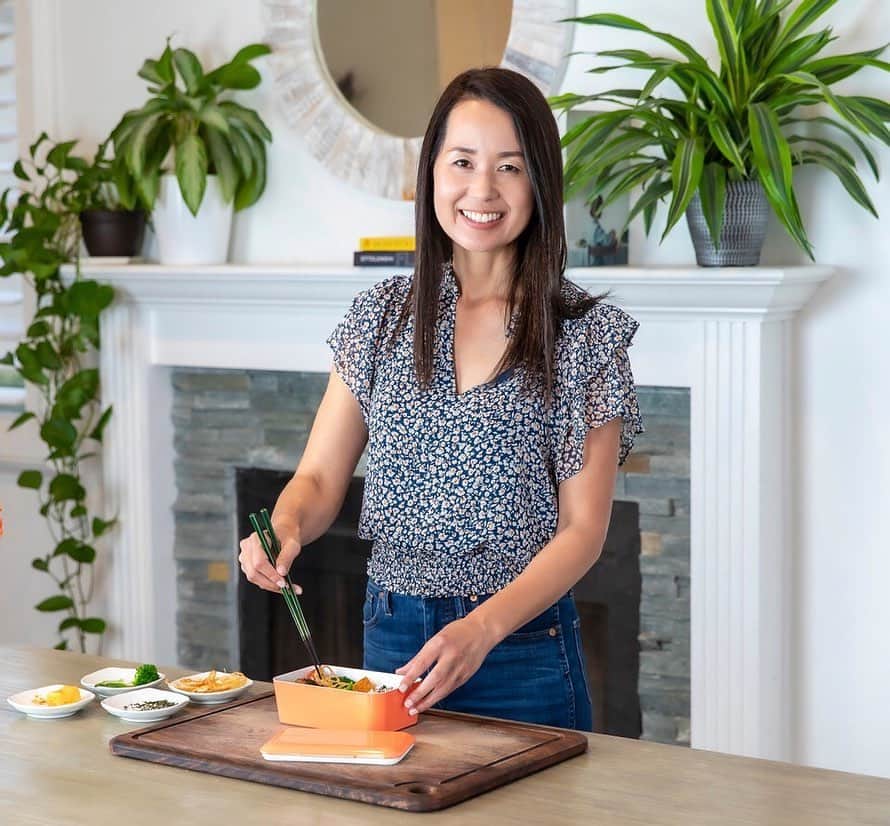 TAKENAKA BENTO BOXのインスタグラム：「New entry in our Bento Book!📘🌟⁠ ⁠ "The importance of a bento for me would be: balancing nutrition and providing happiness." - Azusa⁠ ⁠ ⁠We are so excited to share with you the story of Azusa,⁠ home chef and blogger (@azusasasakiho)⁠.⁠ Check out her beautiful Tofu Chicken Meatball with Sweet and Sour Sauce recipe too! ⁠ ⁠ Check out this and more in Bento Book! Link in bio⬆️⁠  📸 @shigie.t.wedphotography」
