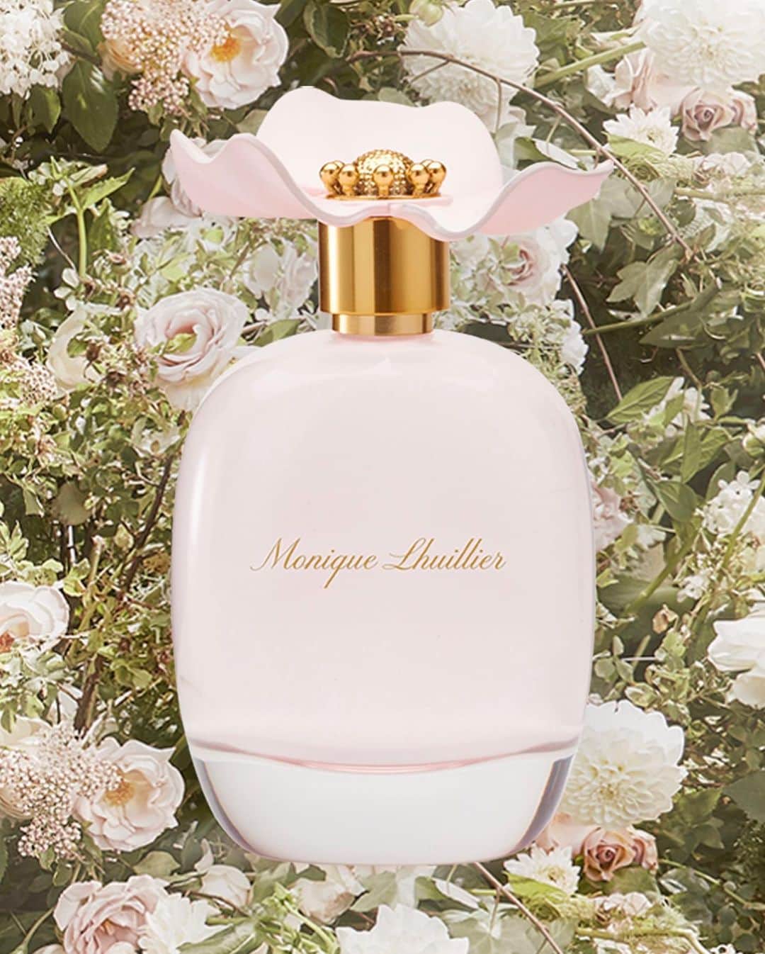 Monique Lhuillierさんのインスタグラム写真 - (Monique LhuillierInstagram)「Exciting News! My Signature Fragrance is now also available at @bloomingdales! Thank you Team 🌸 xM #moniquelhuillier #mlfragrance I see you @chrishessney」2月24日 1時24分 - moniquelhuillier
