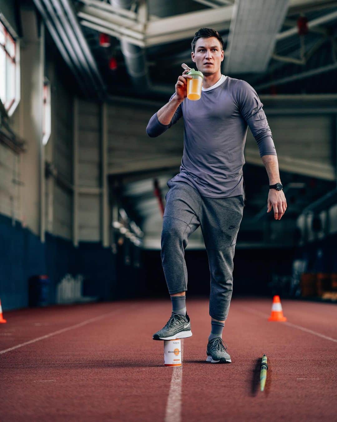 トーマス・レーラーのインスタグラム：「Time to🔋 Anzeige / Enjoying @foodspring Recovery Aminos Orange after some great drills and throws 💪🏼🏆 #recover #recovery #foodspring #foodspringfamily」