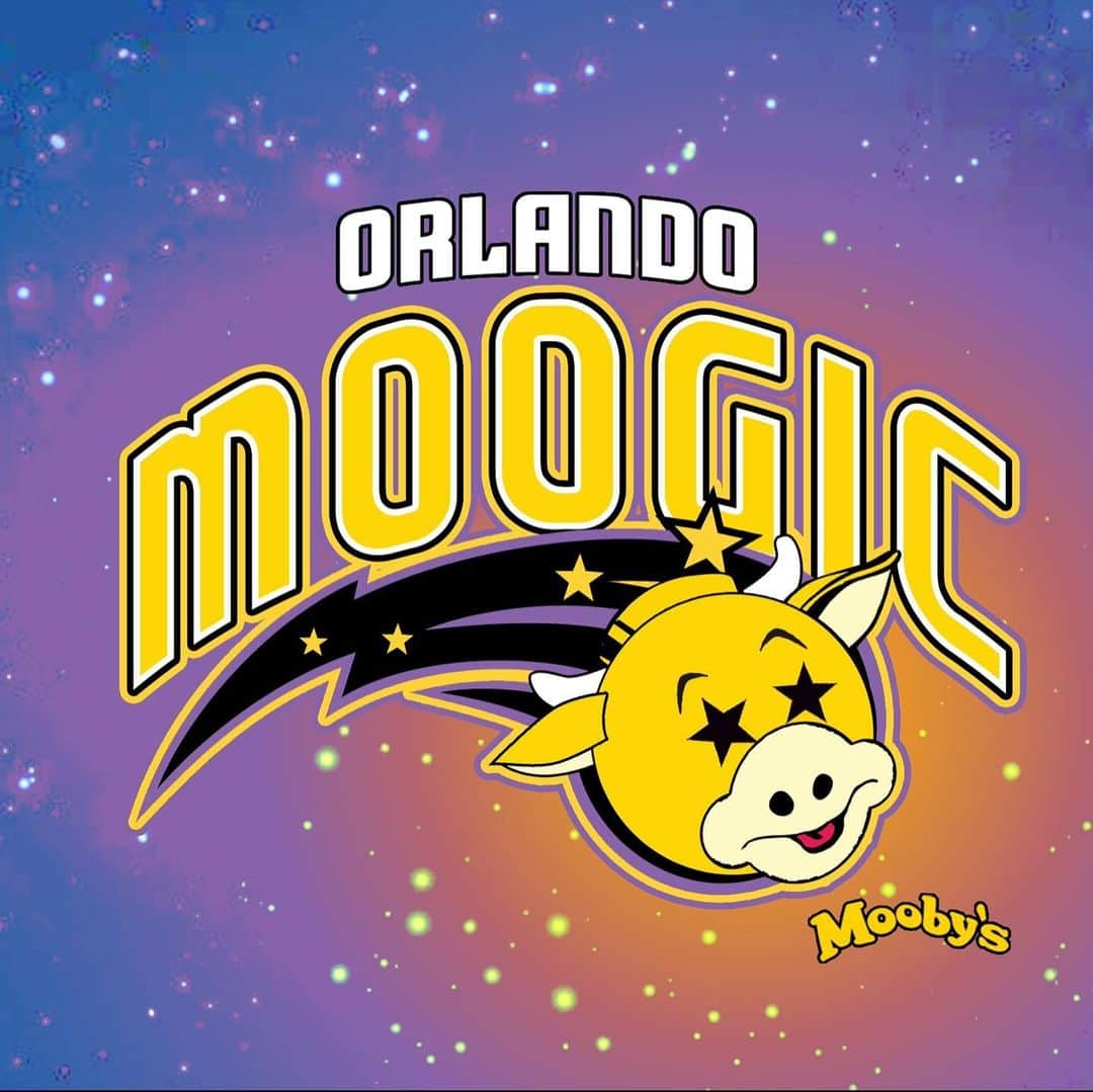 ケヴィン・スミスさんのインスタグラム写真 - (ケヴィン・スミスInstagram)「ORLANDO! The @moobyspopup is coming to @tinrooforlando for some fun in the Florida sun from March 12th to the 21st! And since my Mother lives nearby (are you seeing my selfish motivations?), I’ll be there for the grand opening, where Mom’ll cut the ribbon! #Orlando will be the 8th city that #moobys has been to since June of 2020, and our reservation system has kept folks safe and socially distanced enough to pickup our authentic fake fast food, where we also offer #vegan options (a nod to the heart attack prone folks like me)! #tinrooforlando also has patio seating - so you can eat outside and enjoy some suds from our partners at @motorworksbrewingorlando! From what I hear, we have no competition for your entertainment dollar in this part of Florida - so sign up at the link in my bio and try out this radical, new concept of “themed-entertainment”, in which the make-pretend and the cartoonish come to life in a wonderful world! Big thanks to Mooby’s Mastermind @heyitsderekberry for making it all happen, to the Tin Roof folks for giving us a home, and and to our secret weapon @thedarknatereturns for the amazing art! #KevinSmith #moobyspopup #florida」2月24日 1時27分 - thatkevinsmith