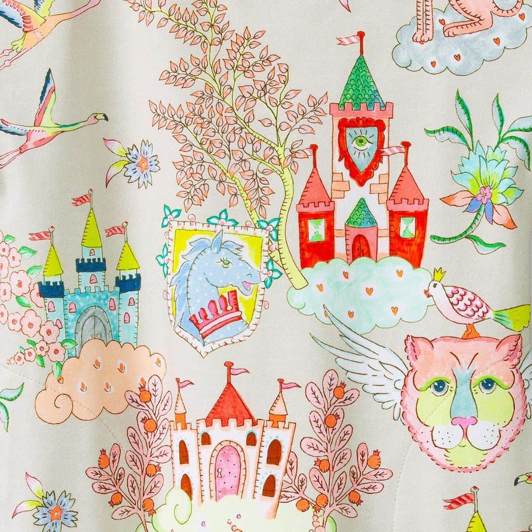 のインスタグラム：「Castles on clouds, dogs and tigers with wings, unicorns and birds wearing crowns. 🏰 Swipe to see our designer Naomi working on this wonderful print. 🤩⁠⁠ #oilily #oililyworld #SS21⁠ #spring #summer #womenswear #kidswear #printonprint #oililyandme」