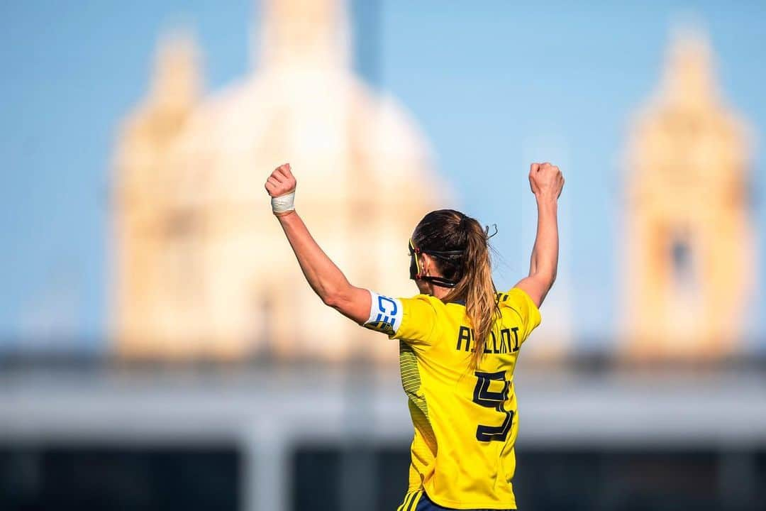 コソヴァレ・アスラニさんのインスタグラム写真 - (コソヴァレ・アスラニInstagram)「Great feeling to be back on the pitch and to win. Until next time 🇸🇪♥️」2月24日 1時37分 - asllani9