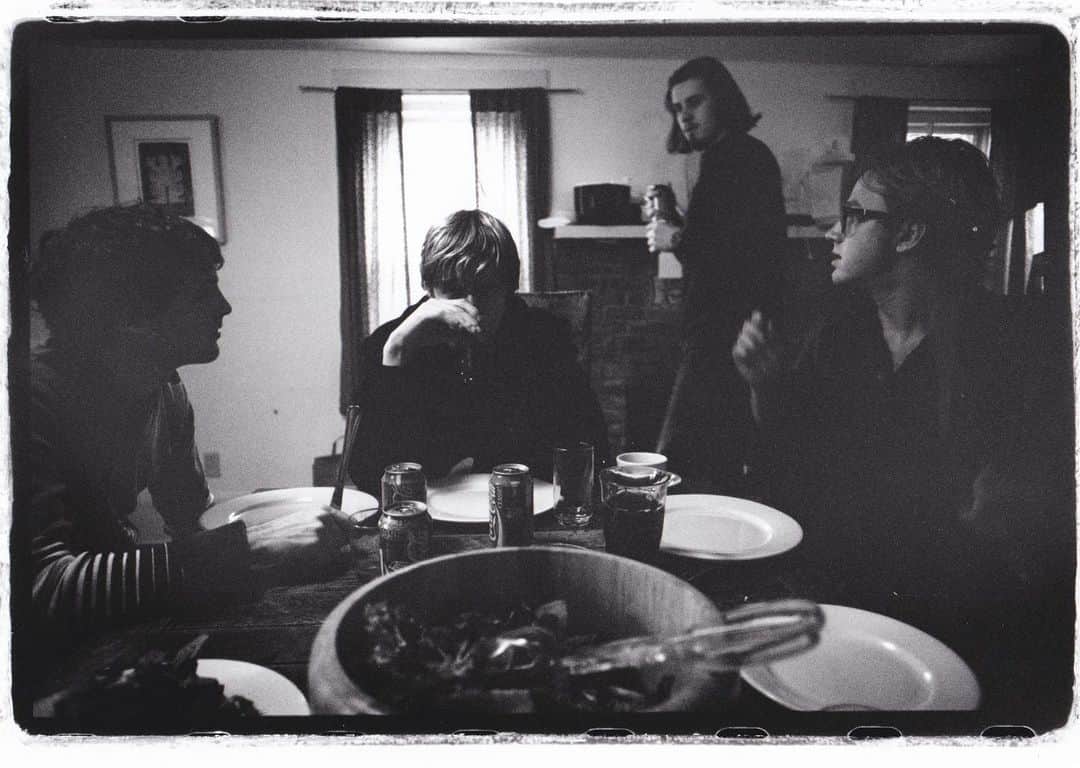 トラヴィスのインスタグラム：「Dinner time at Bearsville while recording Good Feeling. Our chef was none other than BP Hurding from the seminal punk band X-Ray Spex. His food was sensational!」