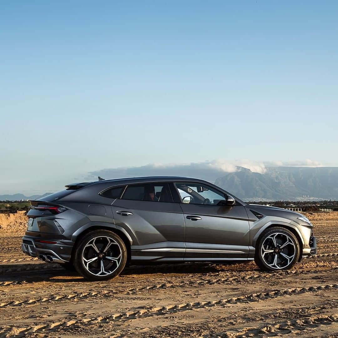 ランボルギーニのインスタグラム：「A wonder like this is a common view, when you’re used to unlocking any road.  #Lamborghini #Urus #UnlockAnyRoad __ Urus: Fuel consumption combined 12.7 l/100km; CO2-emissions combined 325 g/km (WLTP)」