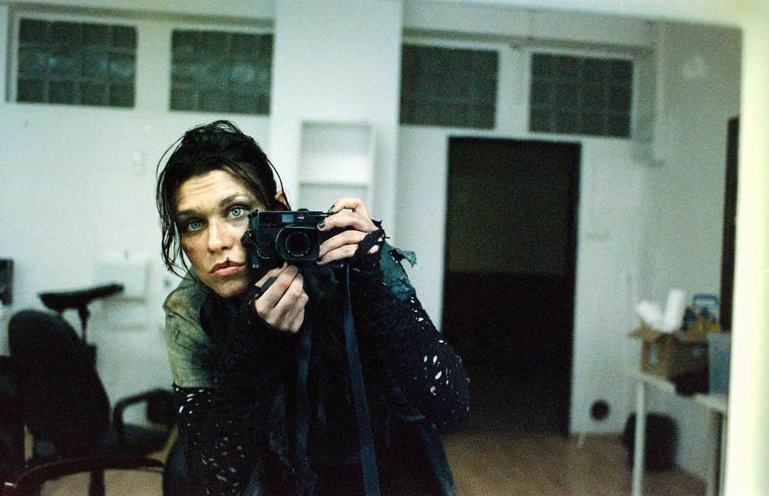 アナ・ウラルのインスタグラム：「Portrait of the warrior after wrap. #tribesofeuropa #netflix #crow #mynameisgrieta #leica #leicaphotography #leicam6 #shootonfilm #analogphotography」