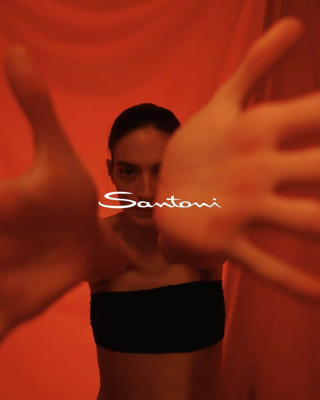 サントーニのインスタグラム：「Unveiling tomorrow #SantoniPrimomovimento: the film that introduces the new #SantoniFW21 men’s and women's collection.  Tomorrow at 10.00 am CET on santonishoes.com and @cameramoda official channels.  #Staytuned  #Santoni #SantoniFW21 #SantoniPrimomovimento #milandigitalfashionweek #mfw」