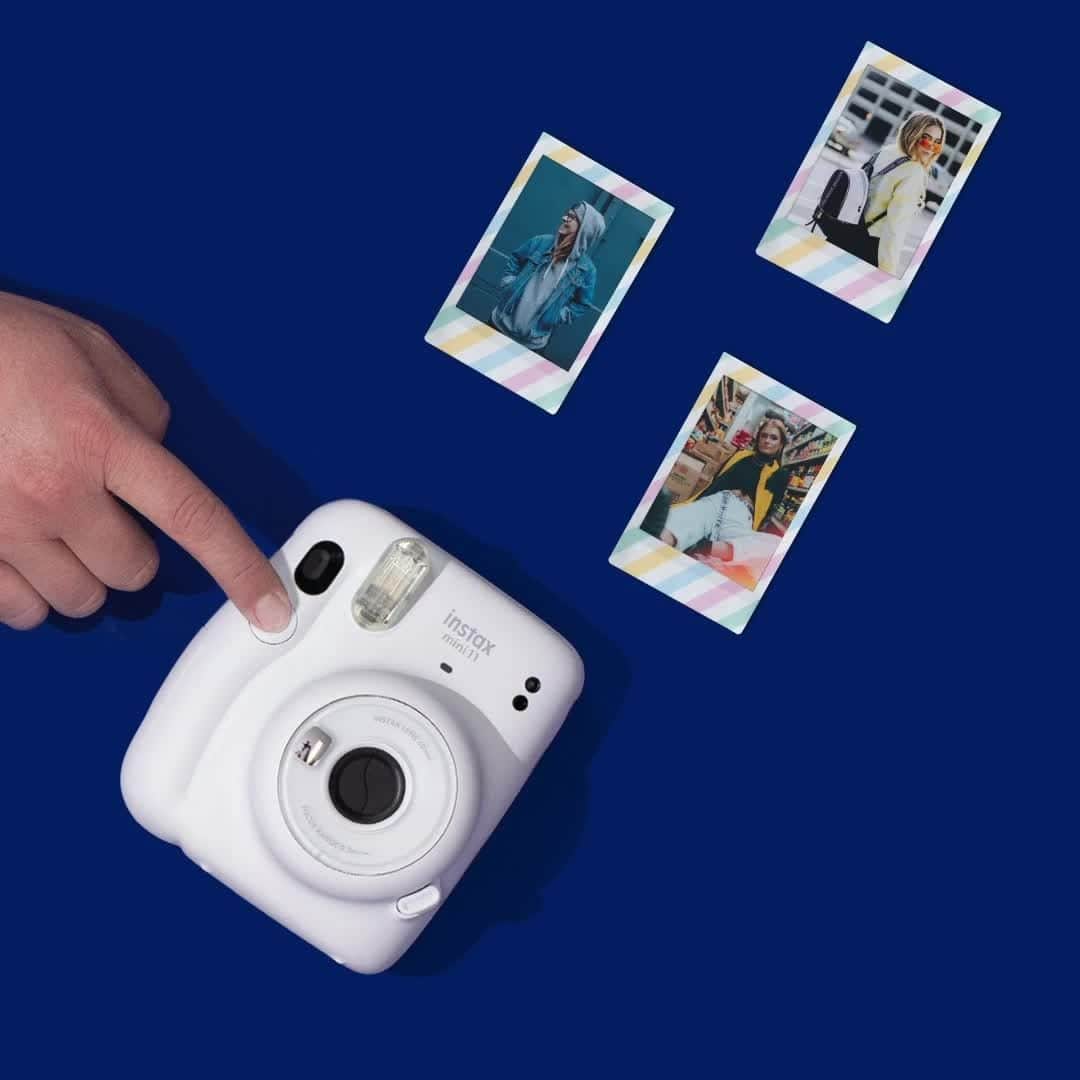 Fujifilm Instax North Americaのインスタグラム：「Moments captured in a snap… or two… or three! 🍭💙⁠ .⁠ .⁠ .⁠ #dontjusttakegive⁠ #givehappiness⁠ #mini11⁠ #minifilm」