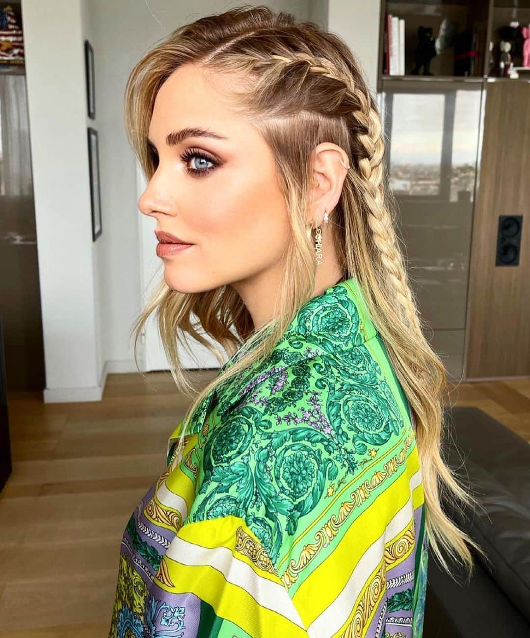 I N S T A B R A I Dのインスタグラム：「This beauty rocking the side braid 💚💛 @chiaraferragni」