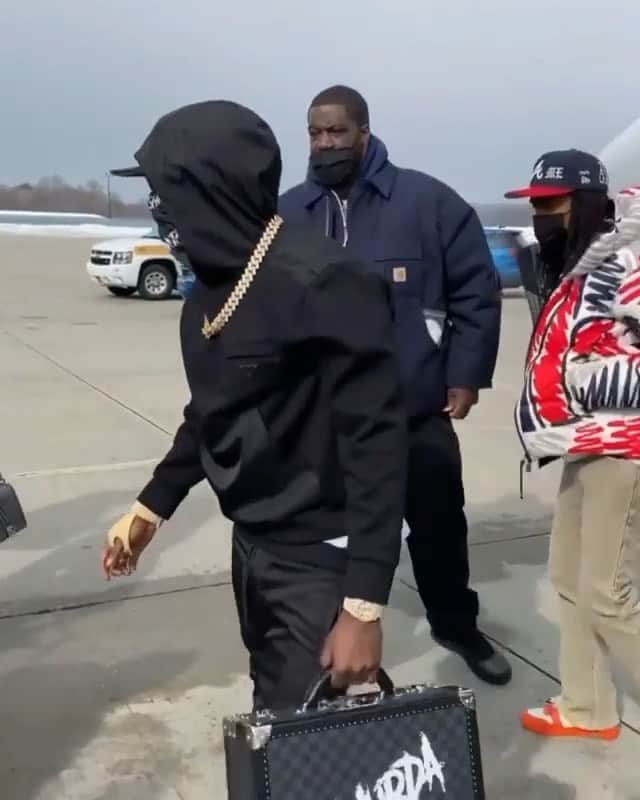 ファンクマスター・フレックスのインスタグラム：「@realbobbyshmurdags9 home! Yes sir! @ma_ma_shhh x @rowdyrebel x @fettylucianogs9 x @its_only_nique_ YALL READY ?????」