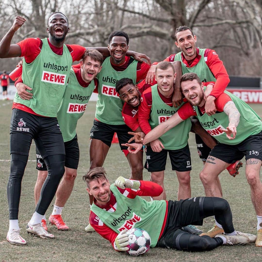 1.FCケルンさんのインスタグラム写真 - (1.FCケルンInstagram)「Erst die Arbeit, dann das Siegerfoto 💪📸 #effzeh」2月24日 1時55分 - fckoeln