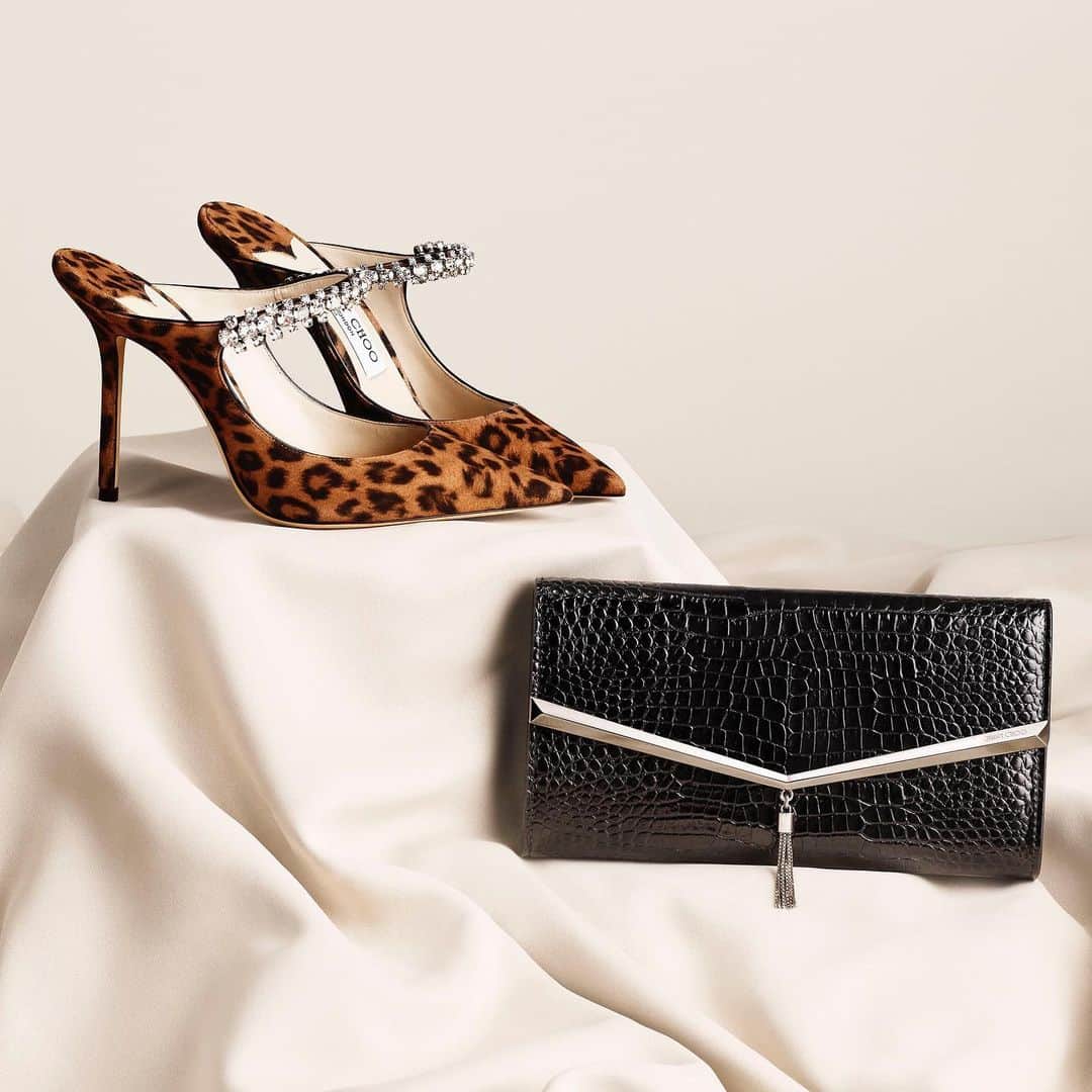 Jimmy Chooさんのインスタグラム写真 - (Jimmy ChooInstagram)「Opposites attract - The BING in leopard print, perfectly paired with the ELISH clutch #JimmyCho」2月24日 1時58分 - jimmychoo