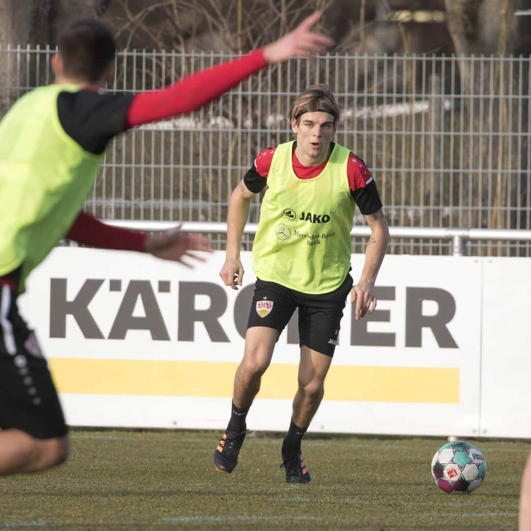 VfBシュトゥットガルトさんのインスタグラム写真 - (VfBシュトゥットガルトInstagram)「Guten Start in die Trainingswoche, Greg! ✌😁 ---- #VfB #vfbstuttgart1893 #vfbstuttgart #woche #vor #heimspiel #auscannstatt #furchtlosundtreu #VfBS04 #training #fokussiert #VfBInsta」2月24日 2時03分 - vfb